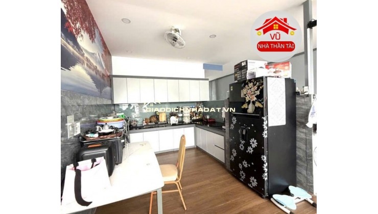 Bán Nhà Đẹp Mặt Tiền Quận 4, gần Vĩnh Khánh, 2 xe hơi tránh, 4 tầng, 5,3 x 9,5m , Nhỉnh 8 Đồng